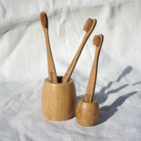 Bambusový stojanček na kefky